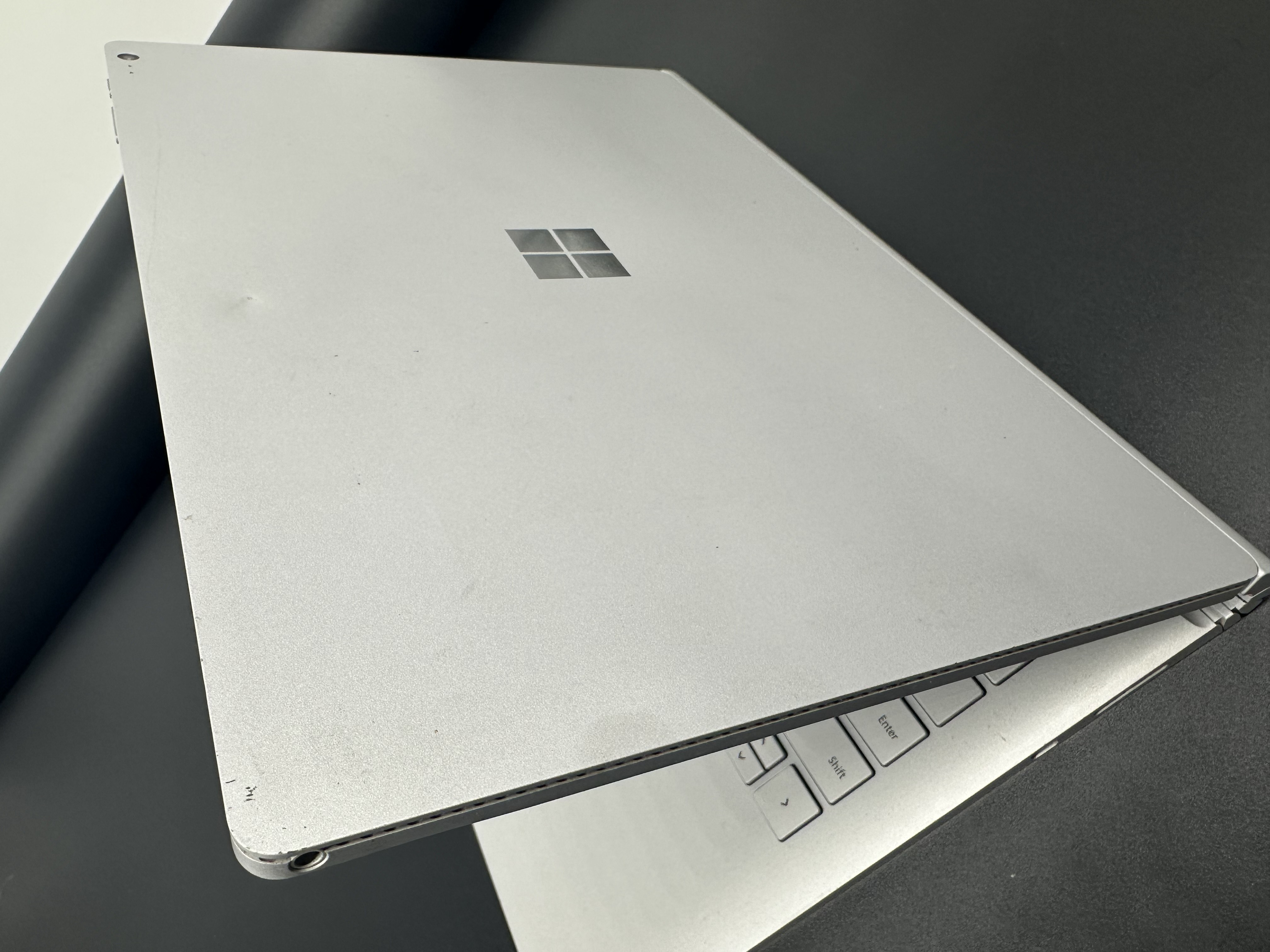 Microsoft Surface Book 13.5inch Touch I5-6300u 8GB RAM 256gb DENTS